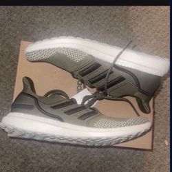 Size 8 Men's Adidas UltraBoost 1.0 LCFP Running Shoes Olive / Carbon HR0056