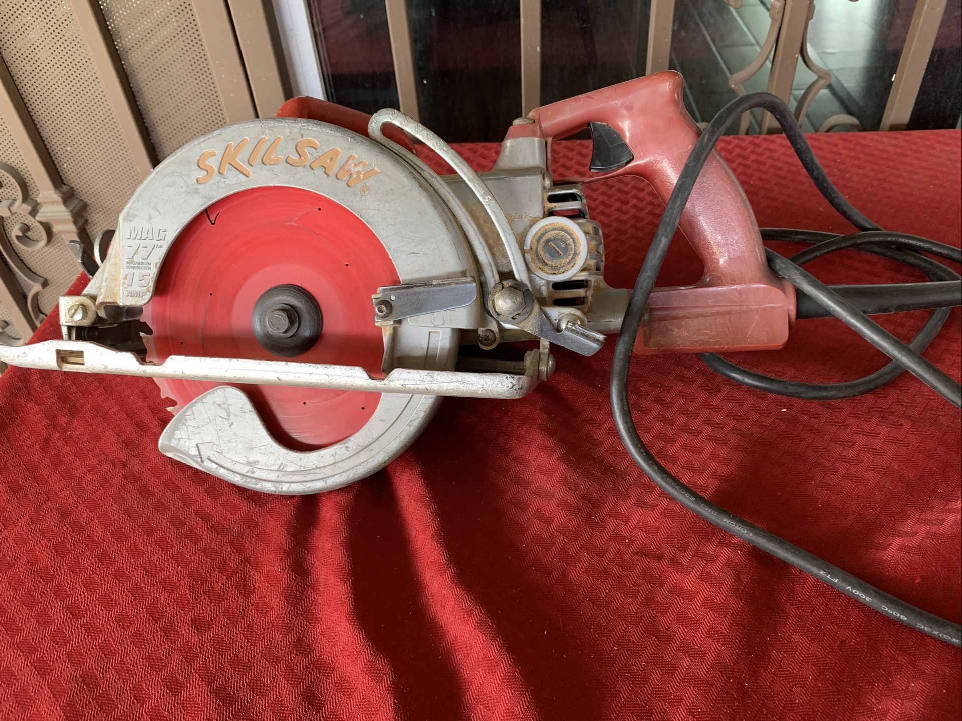 Skil Saw Worm Drive Heavy Duty 7-1/4" Circular Saw SHD77M Magnesium