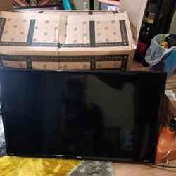 32IN TCL ROKU TV