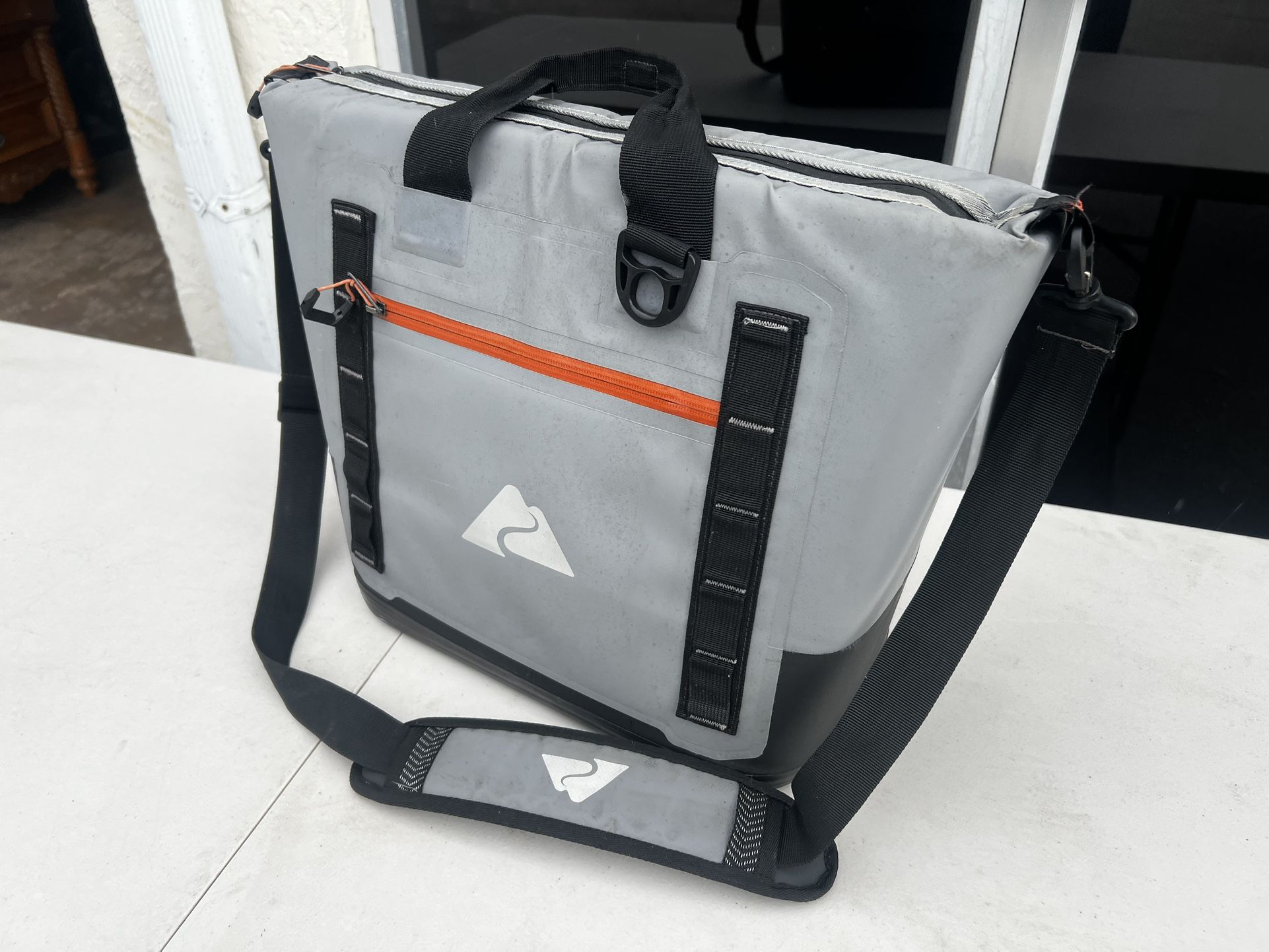 Ozark Trail 30 Can Soft Sided Cooler Beach Camping Bag!  20x5x16in