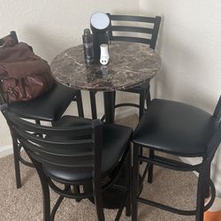 Bar Table W/stools (4)