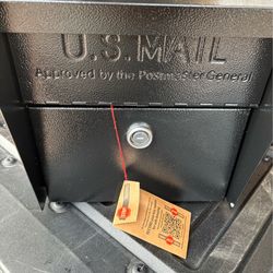 Brand New Large Locking Mailbox with 3 Keys