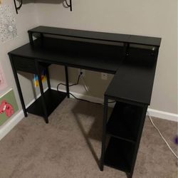 Black Desk