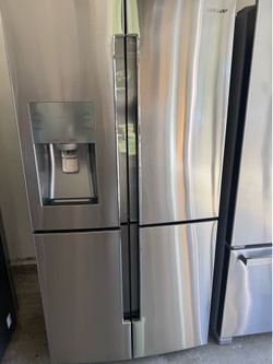 Samsung flex currently connected for showing works perfect extremely clean