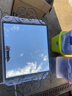 Wall Decor Mirror (metal) 32,5in/18,5in