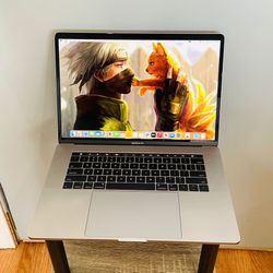 Apple MacBook Pro 15” 2017 TouchBar 3.1Ghz i7 16GB RAM 500GB SSD RADEON PRO 560 