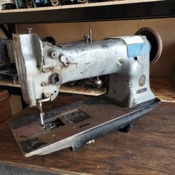 (Pending)  Vintage Singer 111W155 Industrial Sewing Machine 