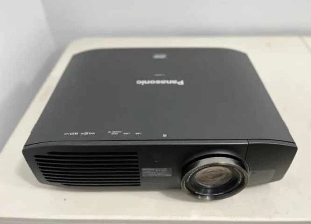 Panasonic 3D Ready 1080p Projector - / HDMI/ 2400 Lumens /Full HD 1920 X 1080/ 480hz Gaming-Sports/ Lens Shift (MSRP $3500)