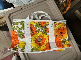 Vintage folding insulated cooler zips closed