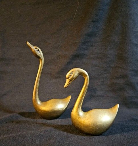 Pair Of Vintage Mid-Century Modern Brass Swan Sculptures 1970's 8.5" & 5.5" Tall Excellent Vintage Condition This product is a set of two vintage bras