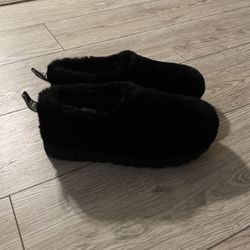 women’s size 7 uggs 