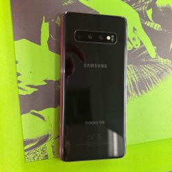 Samsung galaxy s10 128Gb unlocked , sold with store warranty 