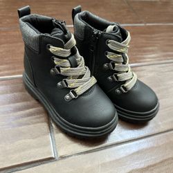 Boots Size 8c 