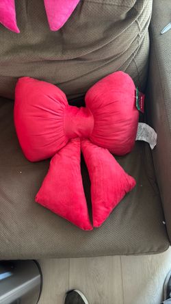 Red bow pillow