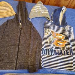 Boys size small lot, pls send your offer