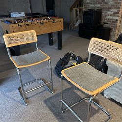 2 Wicker Bar Or kitchen Counter Stools 