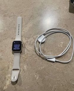 Apple Watch Gen 2 Se 40  MM