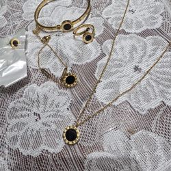 Juego(sortija,aretes,pulsera,cadena,manilla.