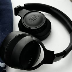 JBL Noise Cancelling Headphones
