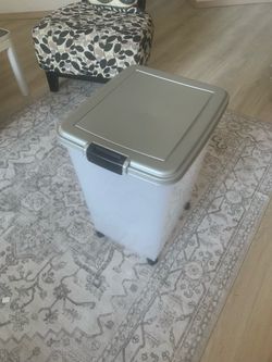 Food storage container 55lb