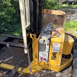 2 yale fork lift