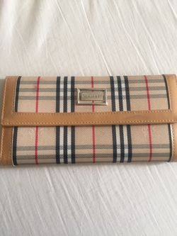 Nice wallet in good condition..