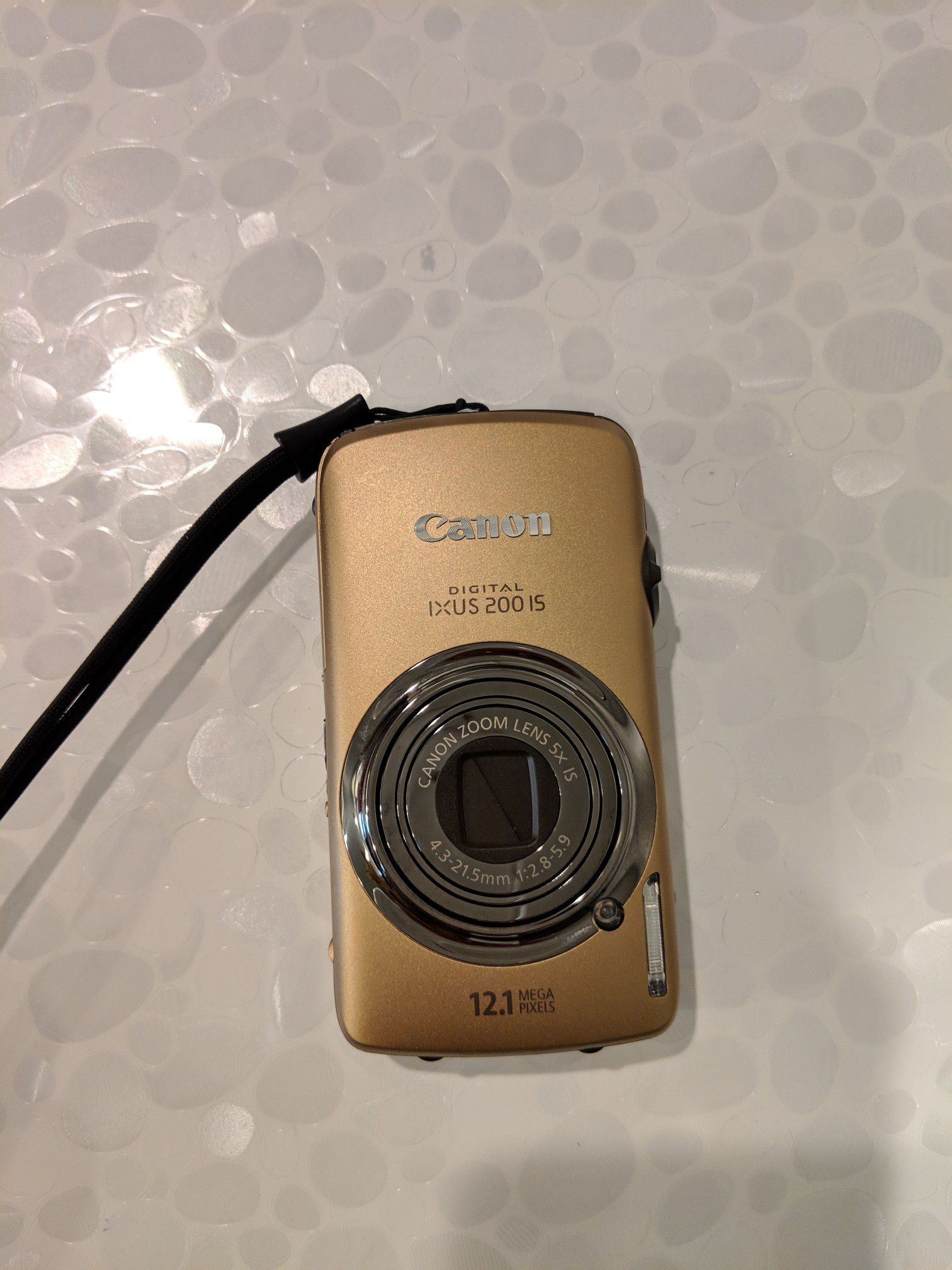 Canon IXUS 200 IS 12.1MP digital camera