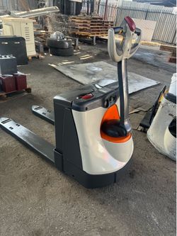 Crown Electric Pallet Jack