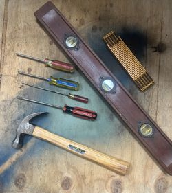Collection Of Vintage Stanley Hand Tools --- 24" Level + Hammer + 6' Carpenters Ruler + 4 Screwdrivers