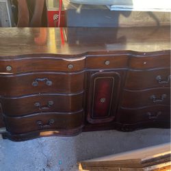 Antique Dresser With Middlestorage