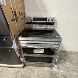 NEW SAMSUNG STOVE ELECTRIC FLAT TOP / SMART CONNECT WITH AIR FRY