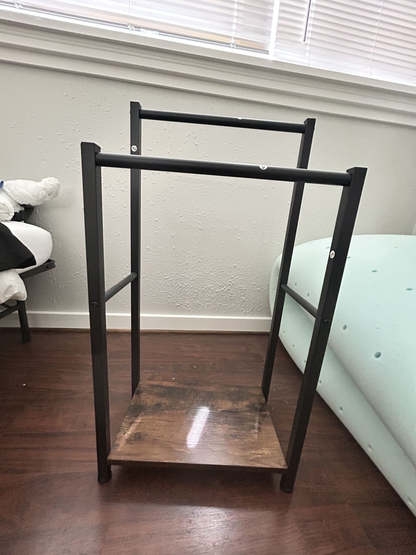 Clothes/Towel hanging shelf