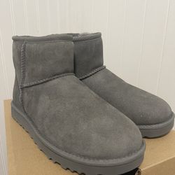 UGG Classic Mini II