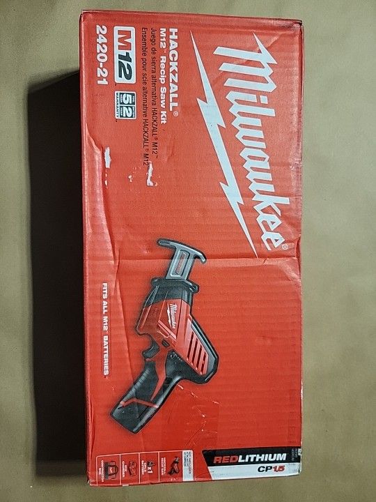 Milwaukee M12 Hacksaw Kit
