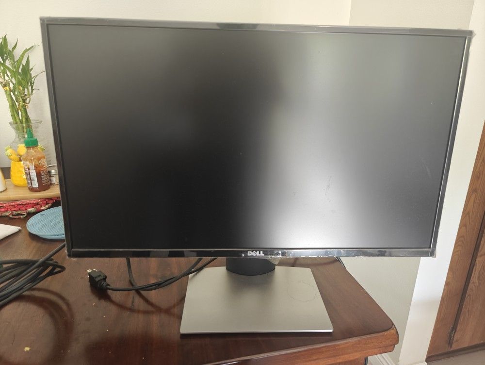 Large Computer Monitors And Flat Screen TV