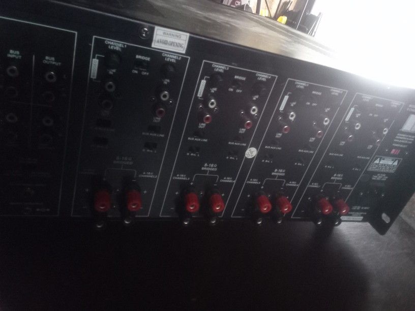 Pyle USA
https://offerup.com/redirect/?o=aHR0cHM6Ly9weWxldXNhLmNvbQ==
8-Zone Stereo Amplifier 8000W Rack Mount LED Display