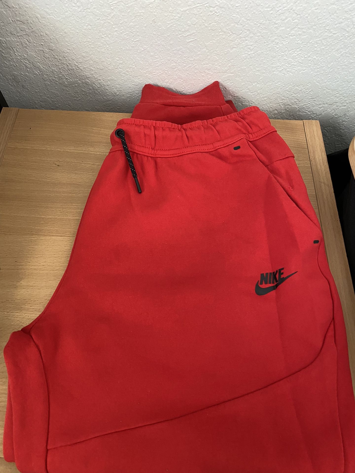 Nike Tech Fleece Sweats Red