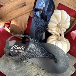 Woman’s Sketchers Cali Flip Flop Sandals Size 7