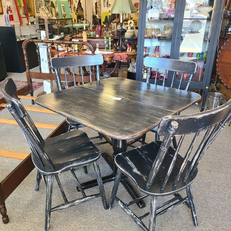 Kitchen Table & 4 Chairs 