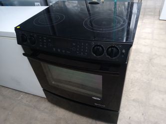 Jenn-Air black glasstop slide-in range - Free delivery