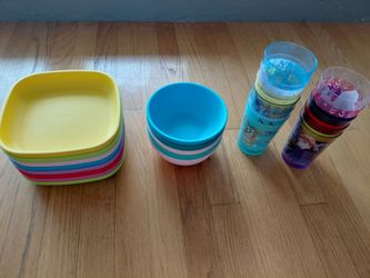 Kids plates, cups and bowls