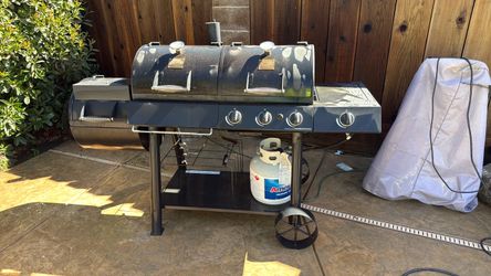 Oklahoma Joe BBQ/Smoker with cover
