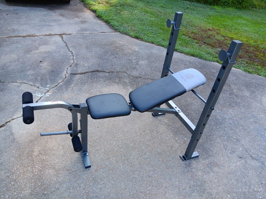 Gold's Gym Weight Bench for Sale in Knightdale, NC OfferUp