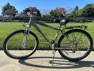 Specialized Hardrock Women’s Mountain Bike 17” – Silver/Pink