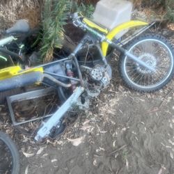 Suzuki 125 4 Stroke 