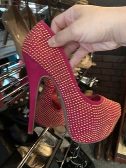 Pink heels 👠 size 8