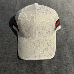 Gucci Cap Supreme Pattern White Size Medium 