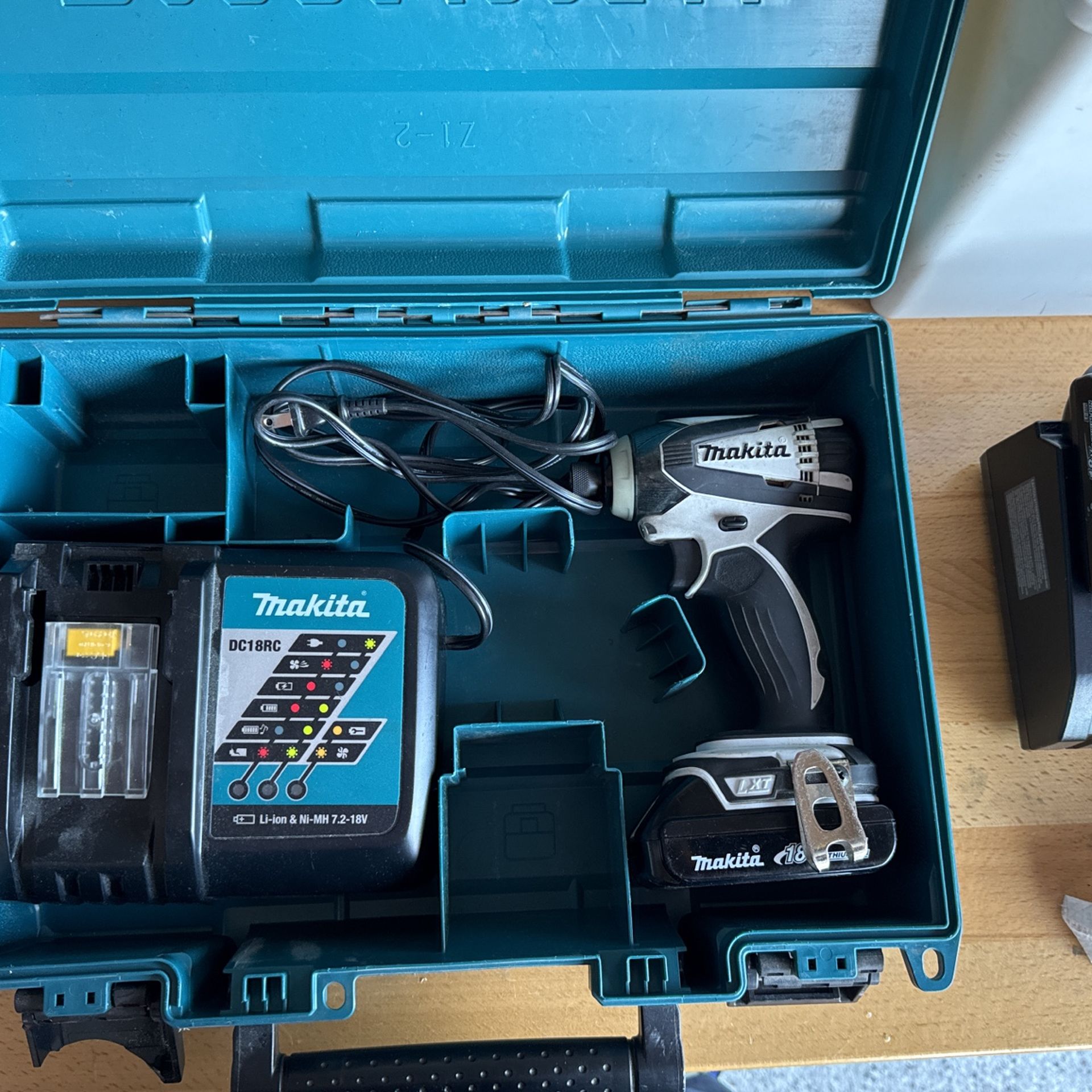 Makita Impact Gun LXDT04