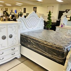 Bed, Mirrors, Chest, Dresser