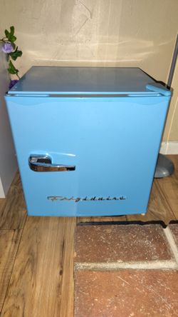 Mini Fridge Frigidaire